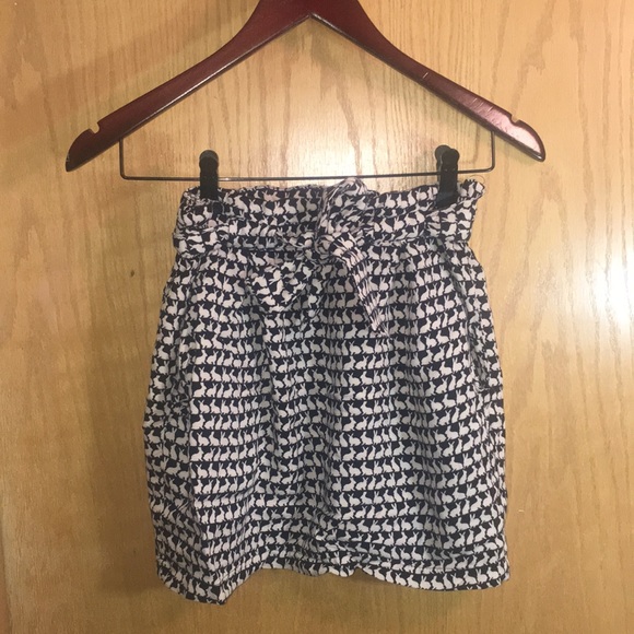 Divided by H&M pocket short skirt - bunny pattern - Picture 1 of 4